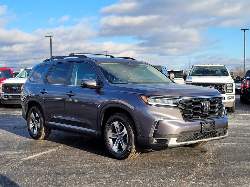 2024 Honda Pilot EX-L FWD with Captains Chairs