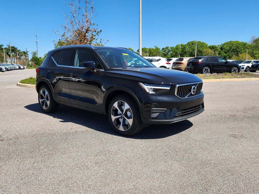 2025 Volvo XC40 B5 Core Bright Theme AWD