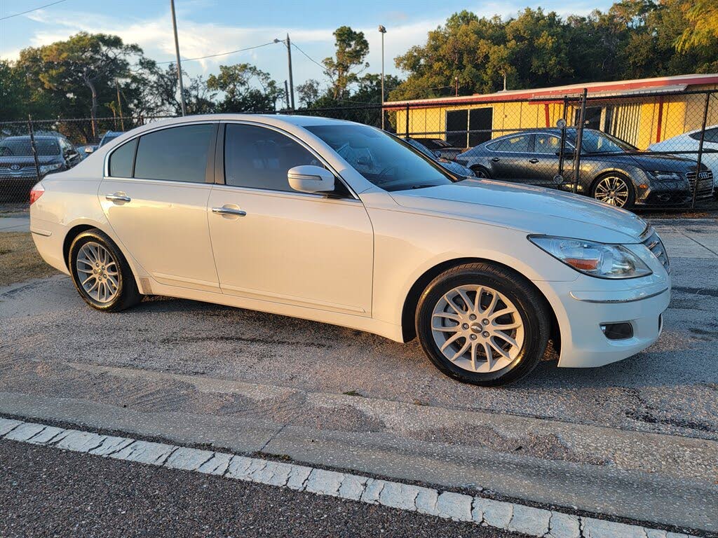 2010 Hyundai Genesis 3.8 RWD