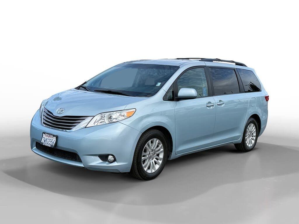 2017 Toyota Sienna XLE Premium 8-Passenger FWD