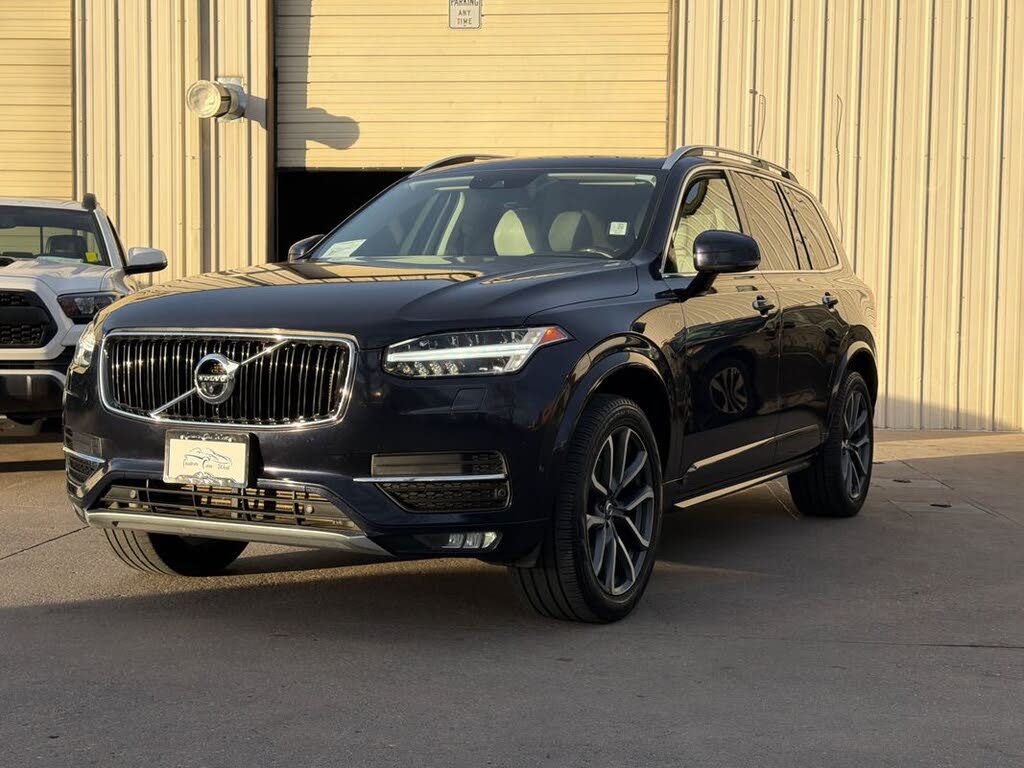 2016 Volvo XC90 T6 Momentum AWD