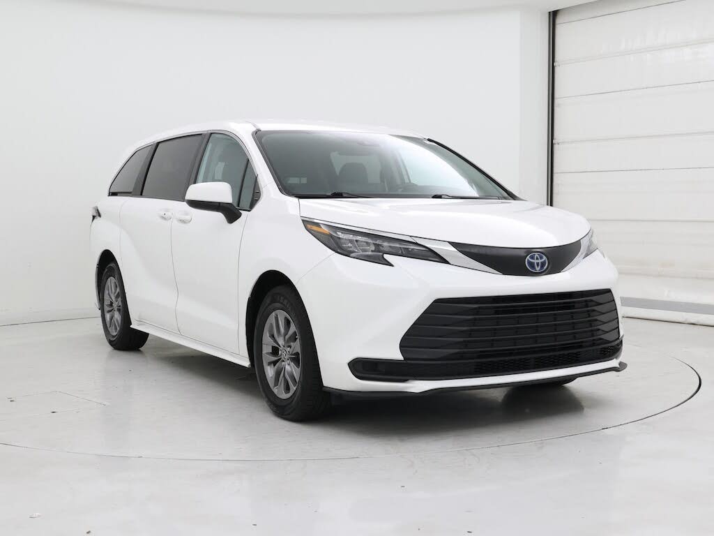 2024 Toyota Sienna LE 8-Passenger FWD