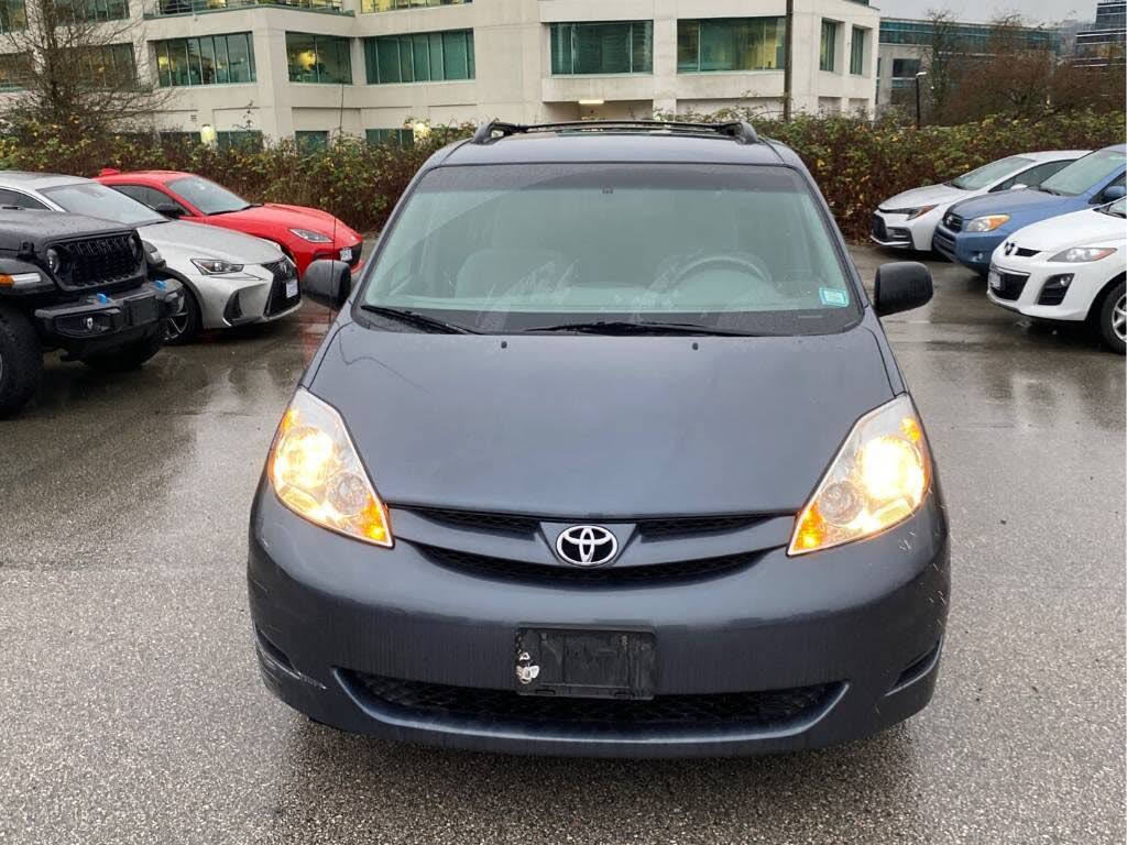 2009 Toyota Sienna CE 8 Passenger