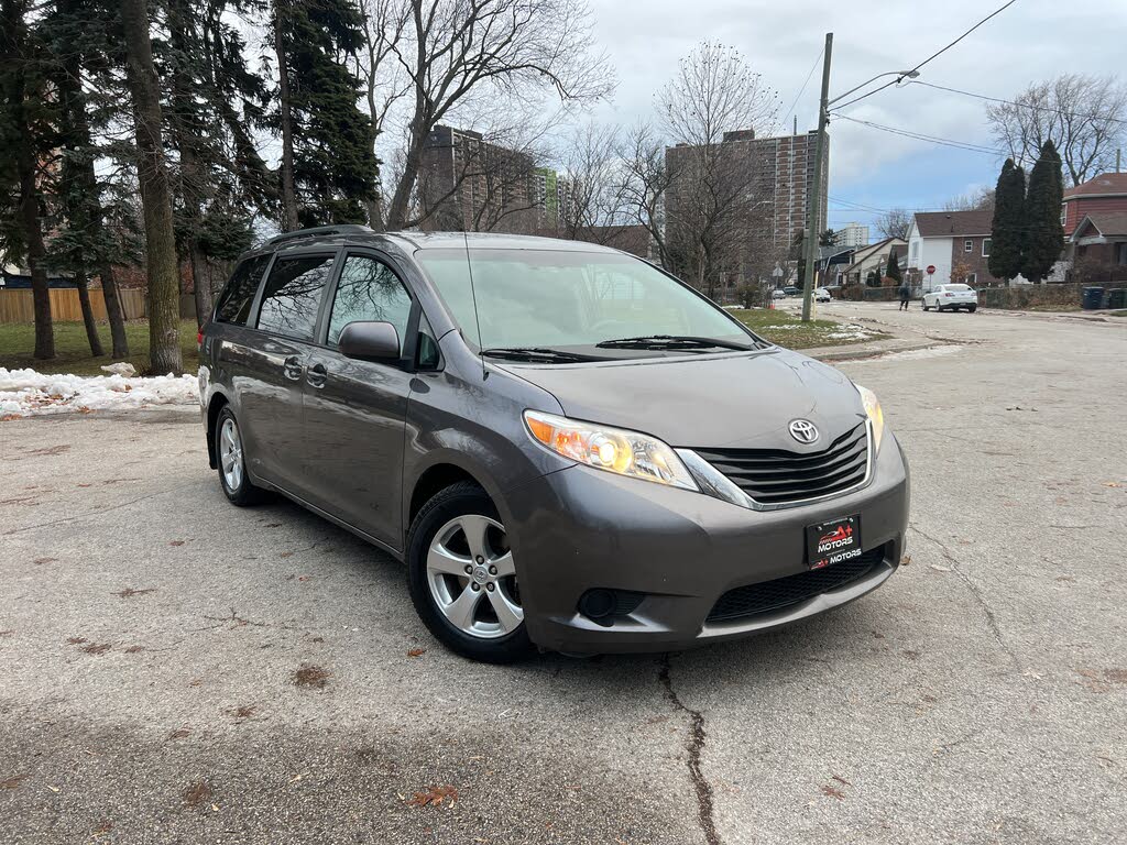 Toyota Sienna LE 8-Passenger 2013