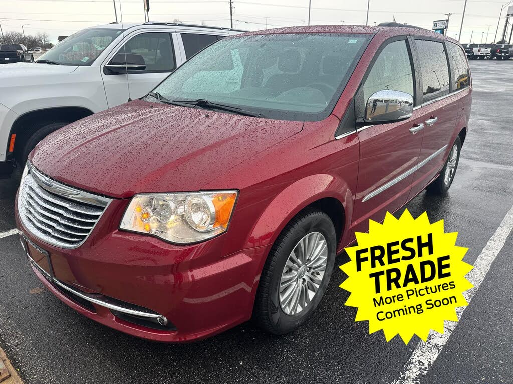 2016 Chrysler Town & Country Touring-L FWD