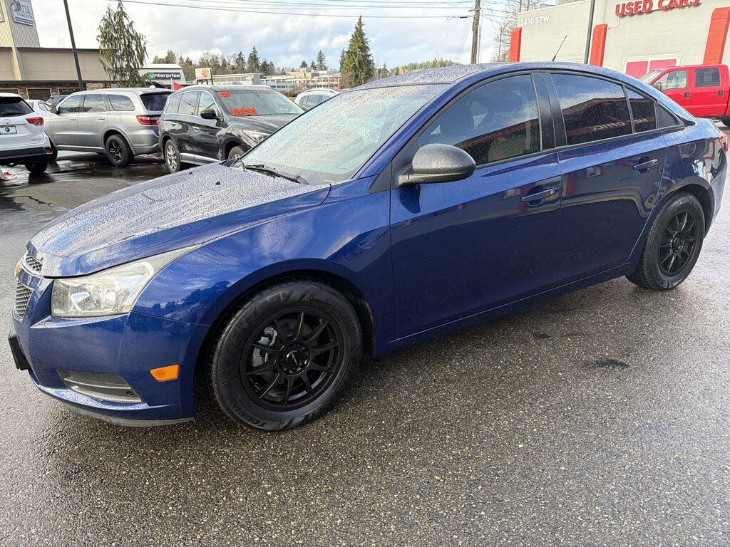 2013 Chevrolet Cruze LS Sedan FWD