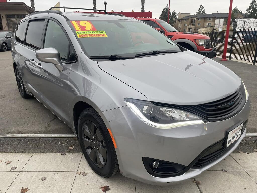 2019 Chrysler Pacifica Hybrid Touring L FWD
