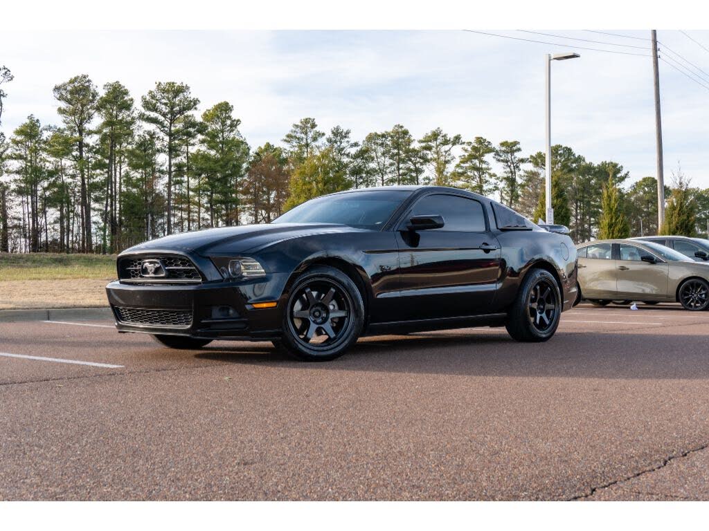 2013 Ford Mustang V6 Premium Coupe RWD
