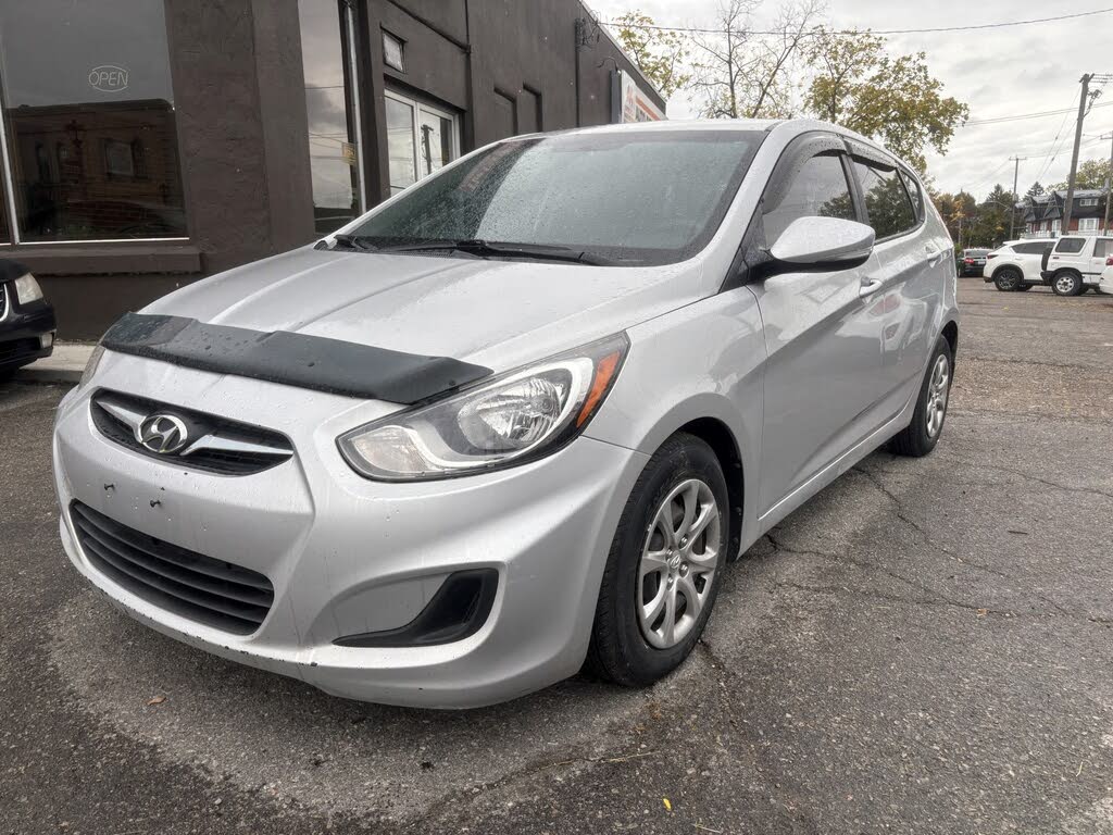 2014 Hyundai Accent GS 4-Door Hatchback FWD