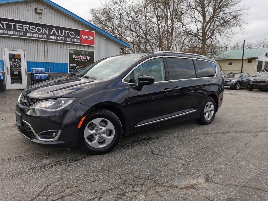 Chrysler Pacifica Touring L Plus FWD 2017