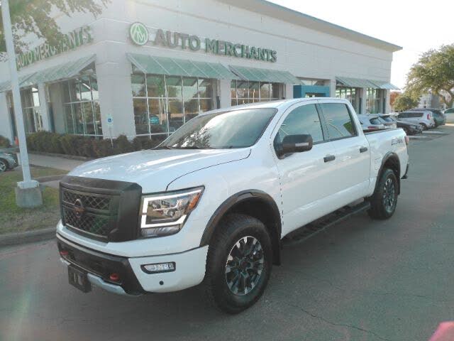 2024 Nissan Titan PRO-4X Crew Cab 4WD