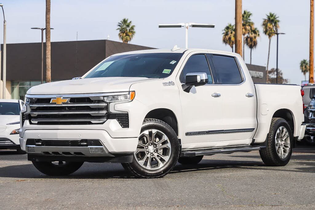 2023 Chevrolet Silverado 1500 High Country Crew Cab 4WD