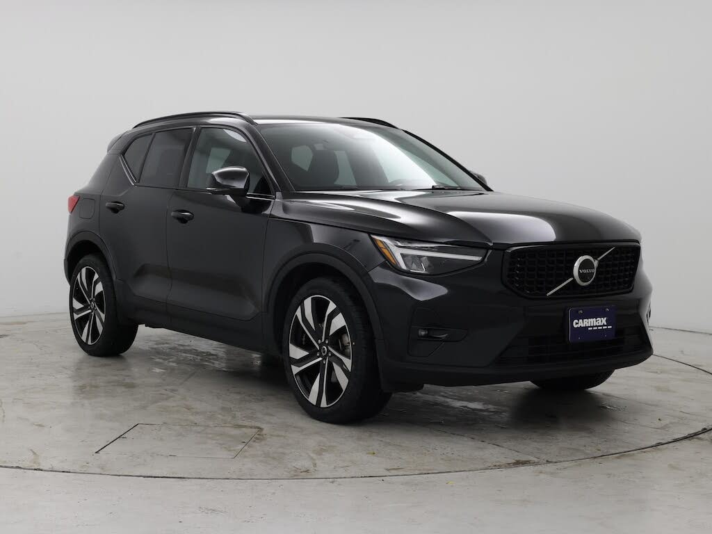 2023 Volvo XC40 B5 Plus Dark Theme AWD