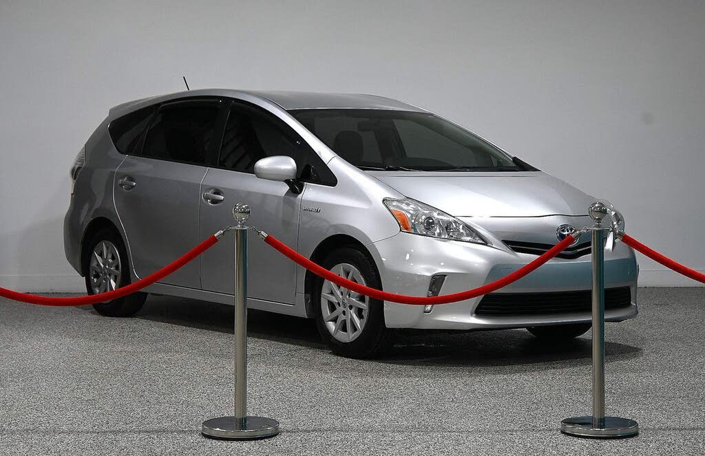 2013 Toyota Prius v Three FWD