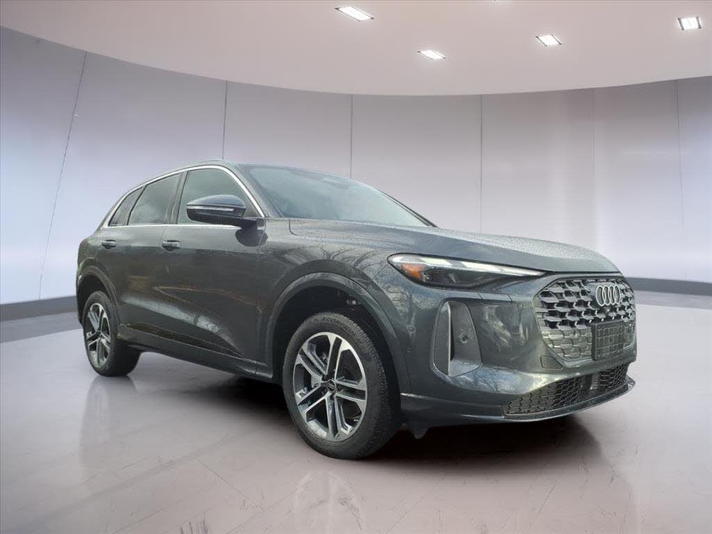 2025 Audi Q5 quattro Premium 40 TFSI