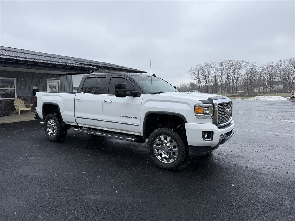 2015 GMC Sierra 2500HD Denali Crew Cab SB 4WD
