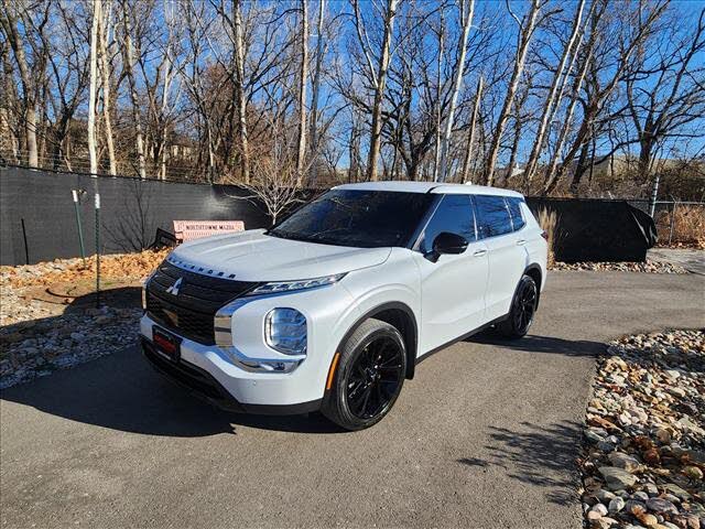2023 Mitsubishi Outlander Black Edition FWD