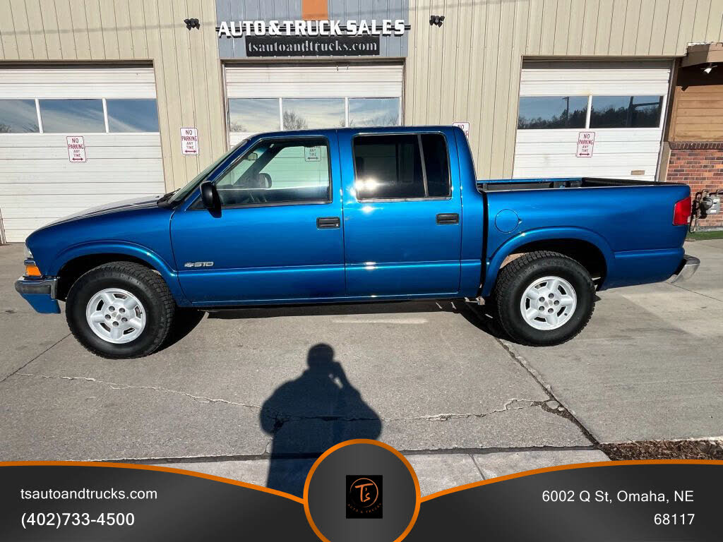2001 Chevrolet S-10 LS Crew Cab 4WD