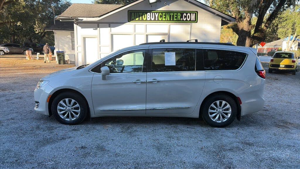 2017 Chrysler Pacifica Touring L FWD