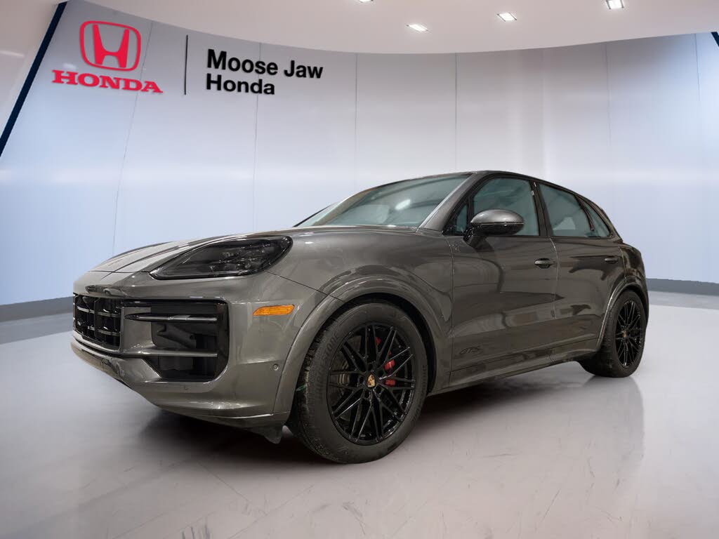 Porsche Cayenne GTS AWD 2025