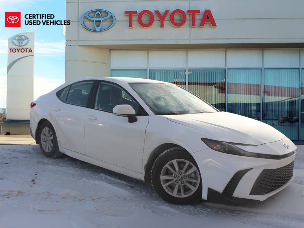 Toyota Camry SE FWD 2025