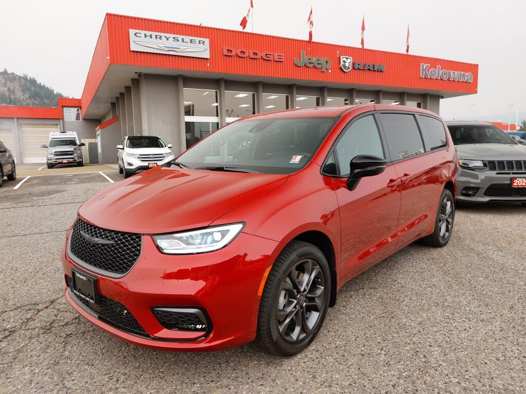 Chrysler Pacifica Select AWD 2026