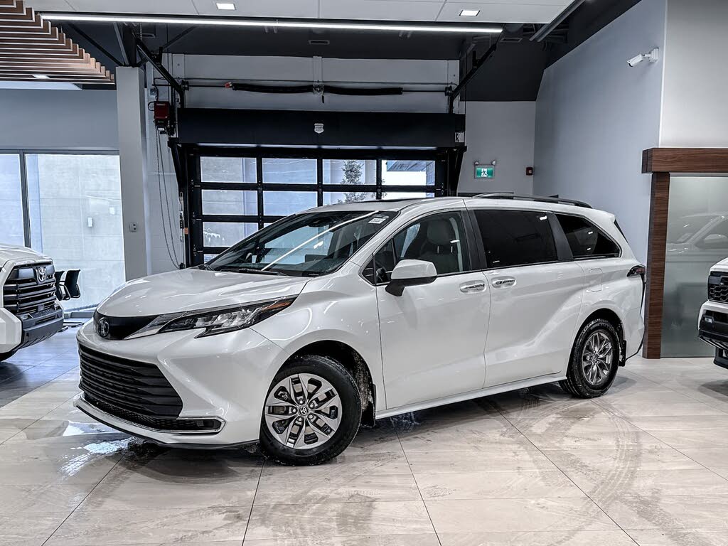 2023 Toyota Sienna XLE 8-Passenger FWD