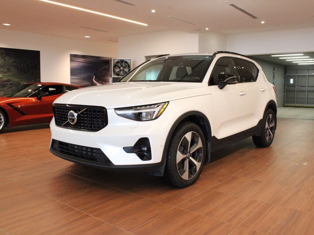 Volvo XC40 B5 Plus Dark Theme AWD 2023