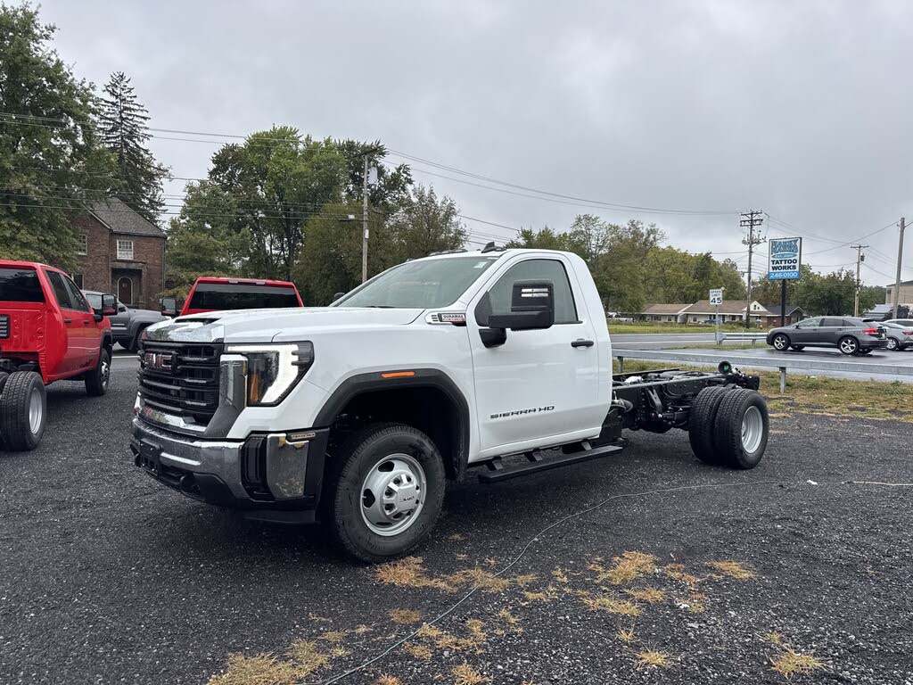 2025 GMC Sierra 3500HD Chassis Pro Regular Cab 4WD
