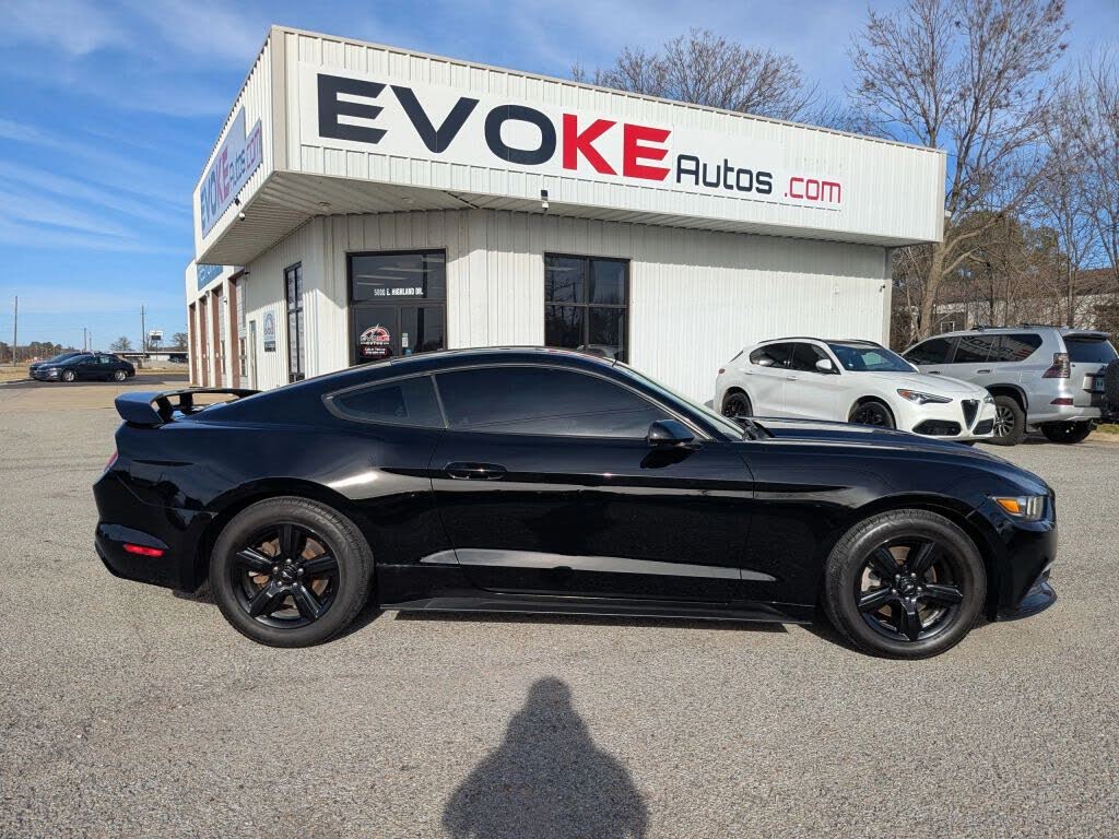 2017 Ford Mustang V6 Coupe RWD
