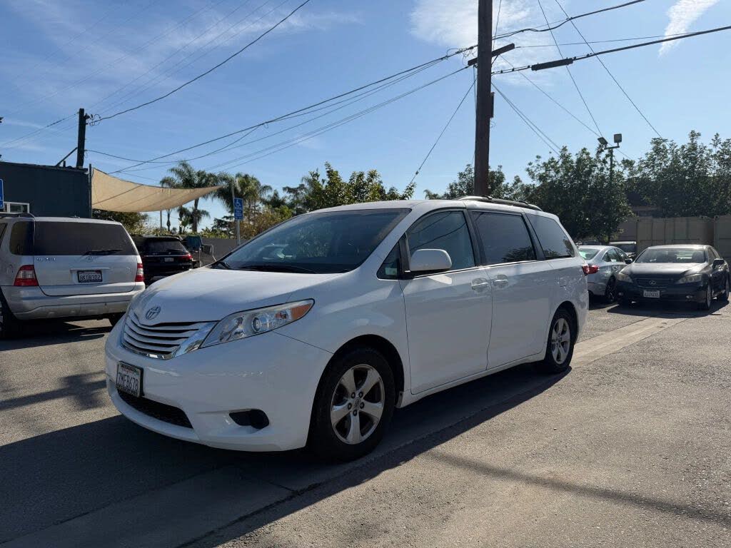2015 Toyota Sienna LE 7-Passenger Auto Access Seat