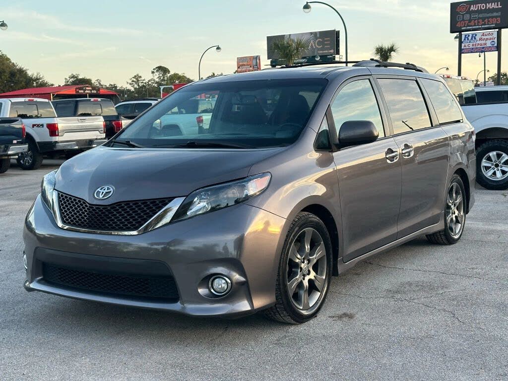 2015 Toyota Sienna SE 8-Passenger