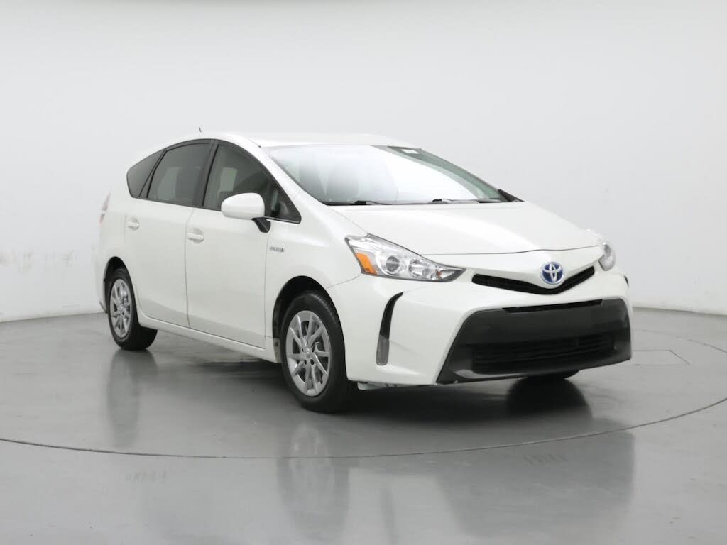 2016 Toyota Prius v Three FWD