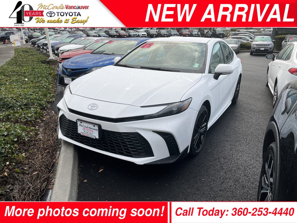 2025 Toyota Camry SE FWD