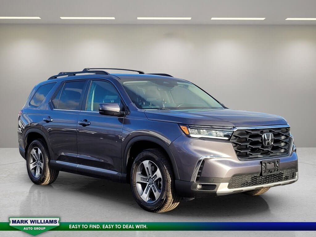 2024 Honda Pilot EX-L FWD with Captains Chairs