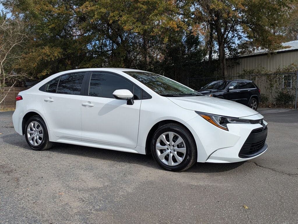 2025 Toyota Corolla LE FWD