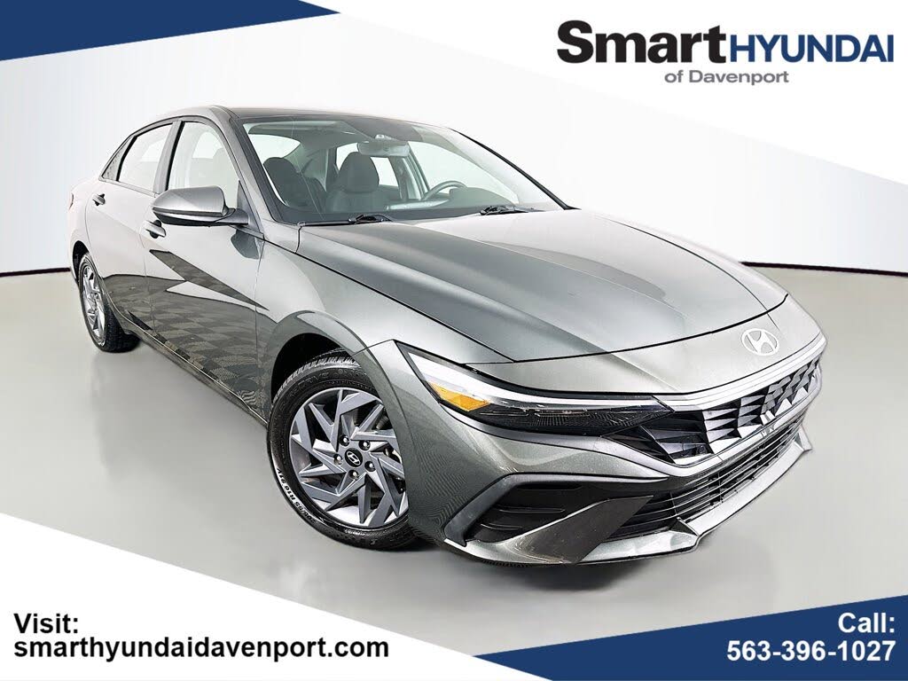 2024 Hyundai Elantra SEL FWD