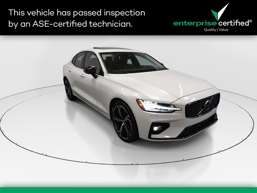 2024 Volvo S60 B5 Plus Dark Theme FWD