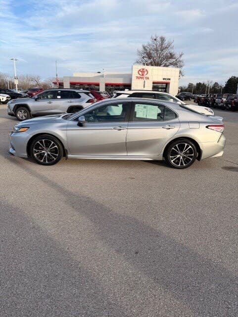 2020 Toyota Camry SE FWD