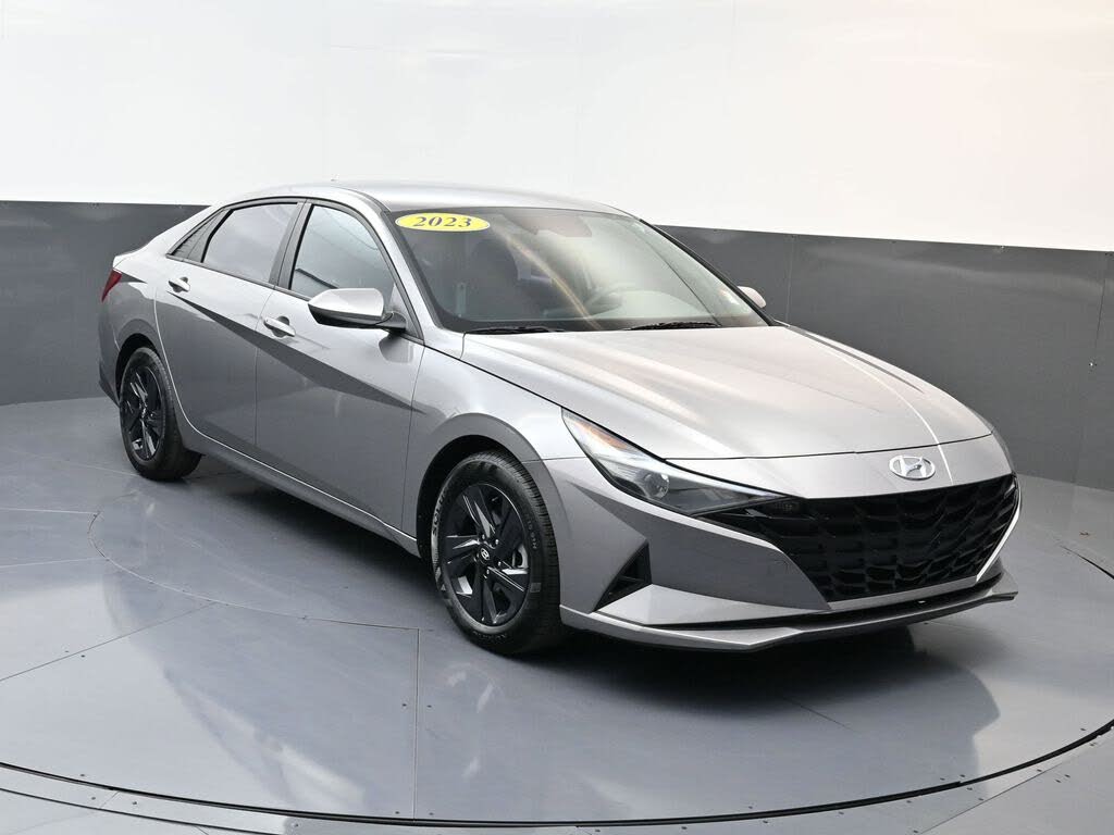 2023 Hyundai Elantra SEL FWD