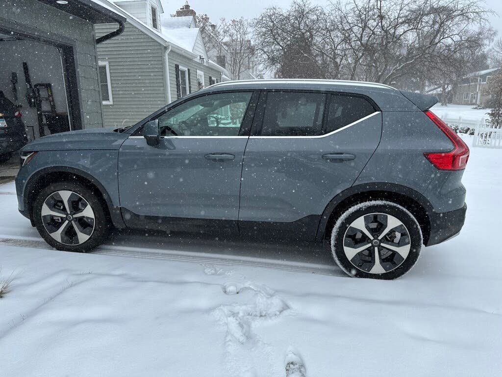 2023 Volvo XC40 B5 Plus Bright Theme AWD