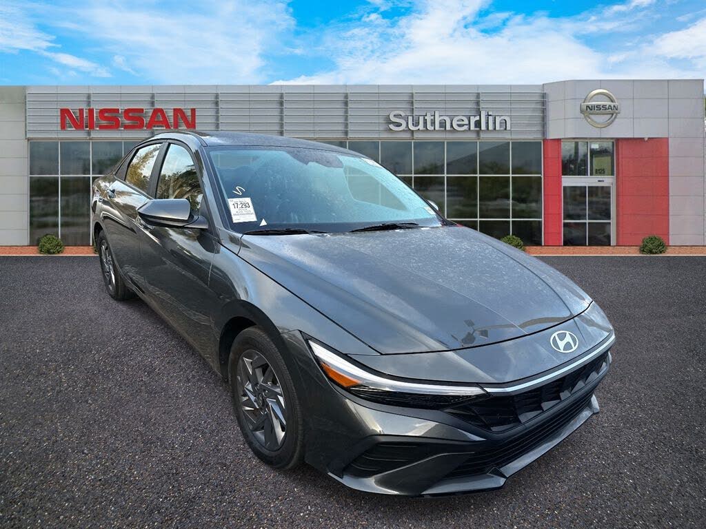 2024 Hyundai Elantra SEL FWD