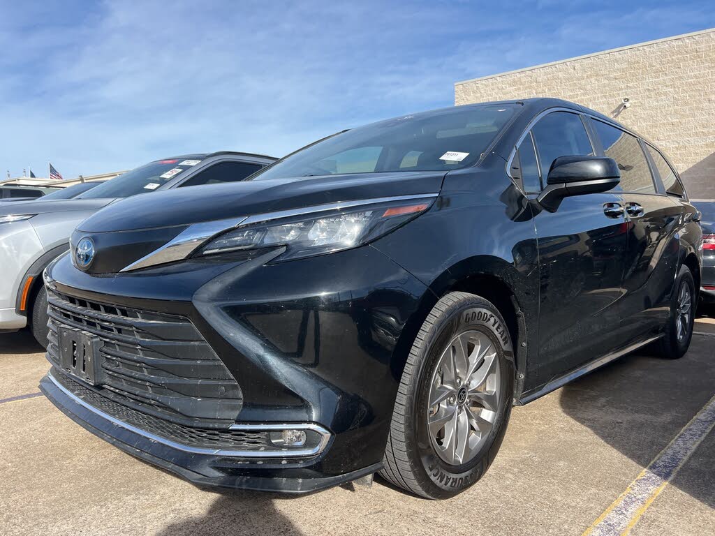 2024 Toyota Sienna XLE 7-Passenger FWD