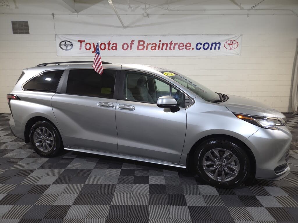 2023 Toyota Sienna LE 8-Passenger AWD