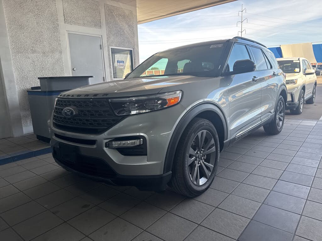 2024 Ford Explorer XLT RWD