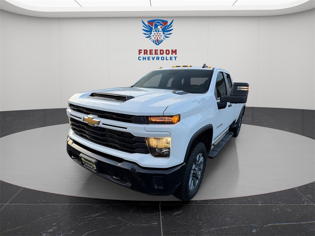 2026 Chevrolet Silverado 2500HD Custom Double Cab 4WD
