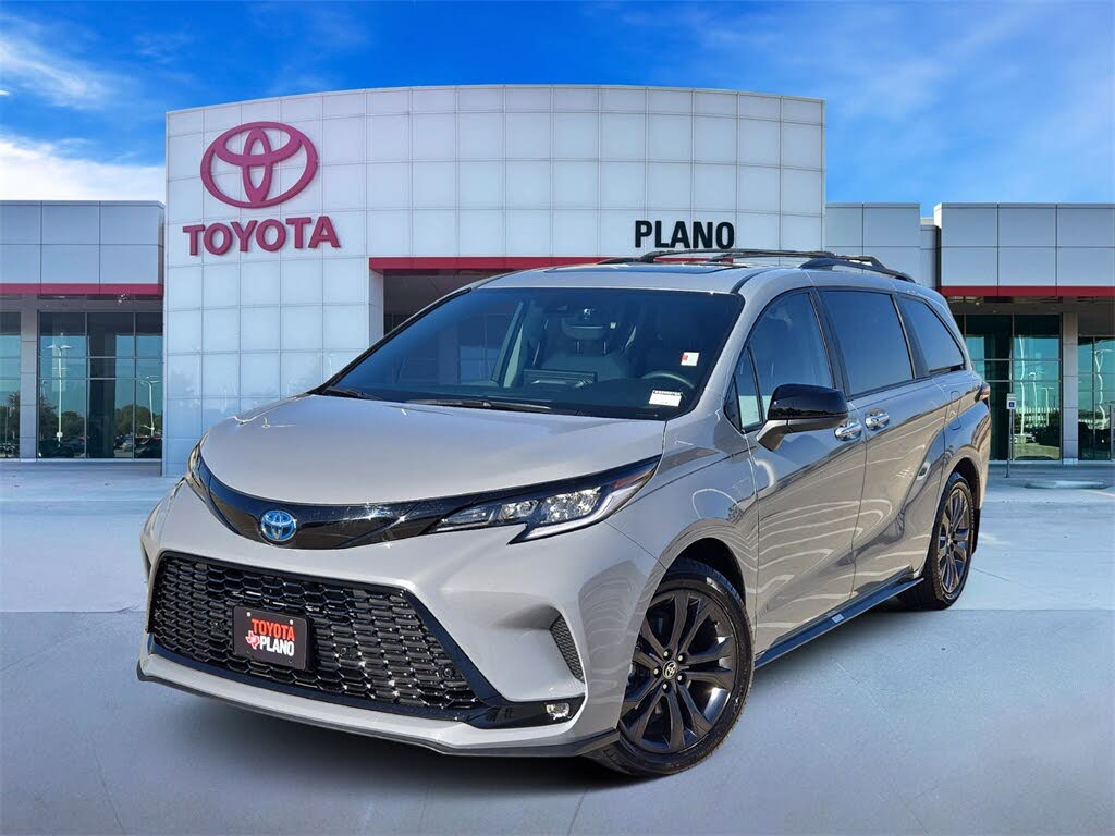 2025 Toyota Sienna XSE 7-Passenger FWD