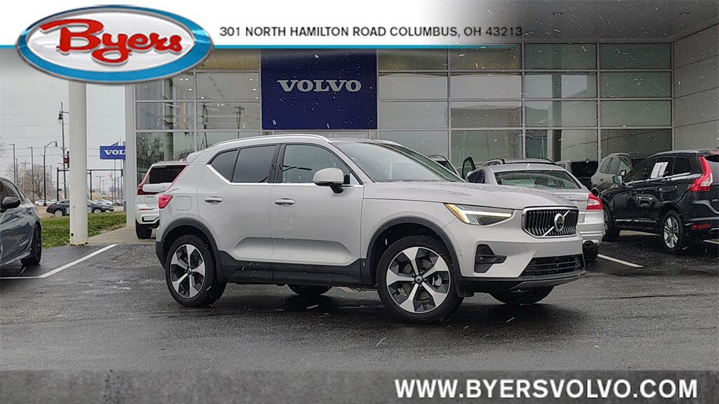 2025 Volvo XC40 B5 Plus Bright Theme AWD