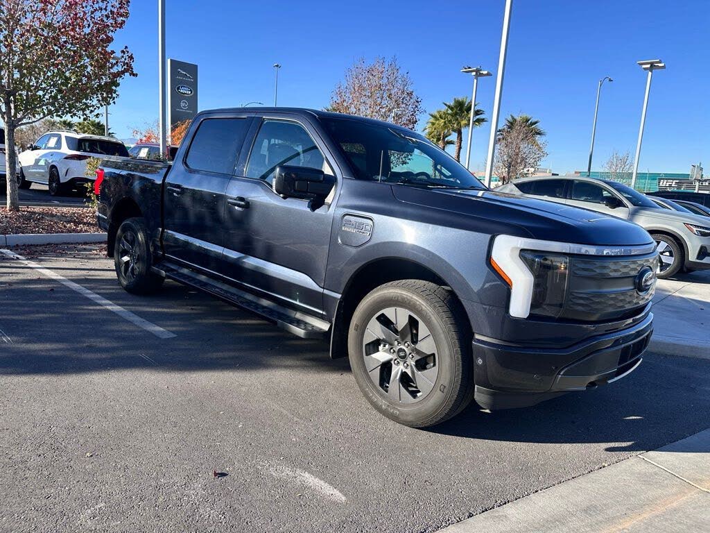 2022 Ford F-150 Lightning Lariat SuperCrew AWD