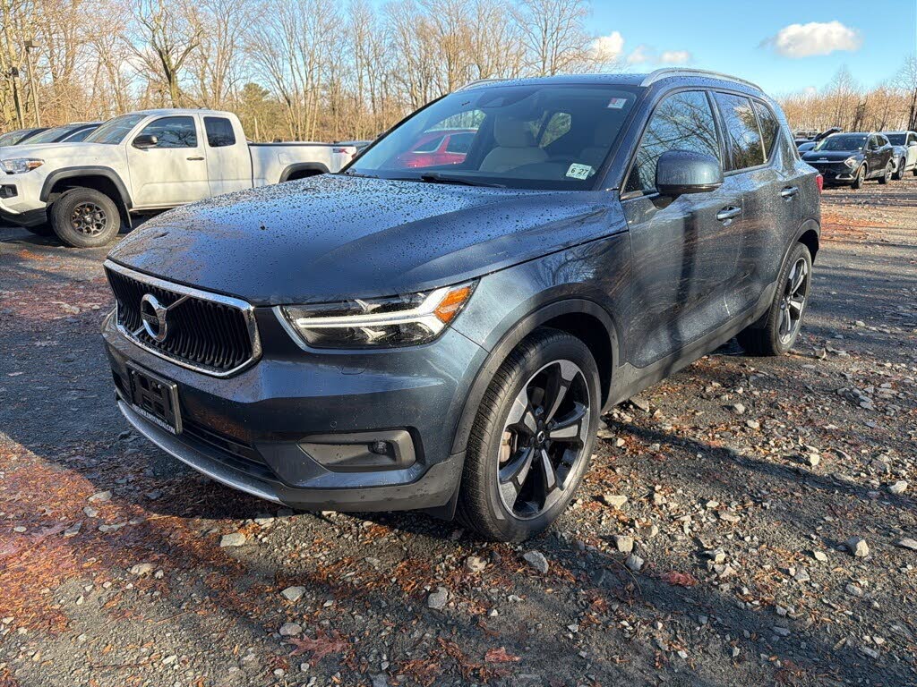 2022 Volvo XC40 T5 Momentum AWD